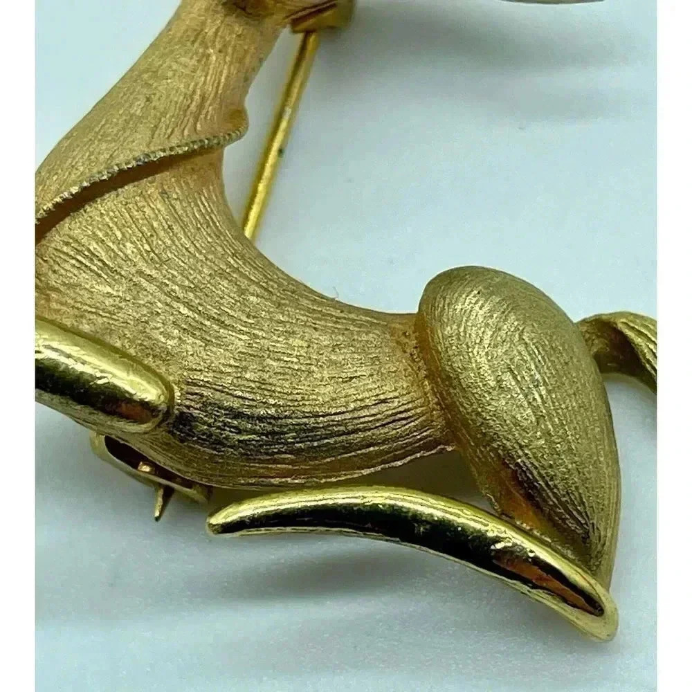 Fawn Deer Brooch JJ Textured Gold Tone With Green Stone Eyes Vintage 1970’s - Picture 5 of 5